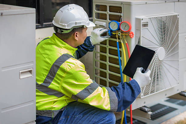 Professional Hvac technician working in Brooklyn, IA